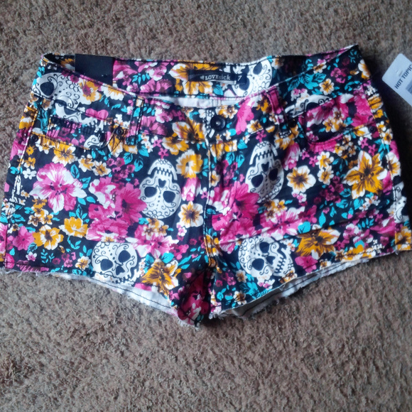 Lovesick (Hot Topic) Hawaiian Floral Skull Shorts - Picture 8 of 8